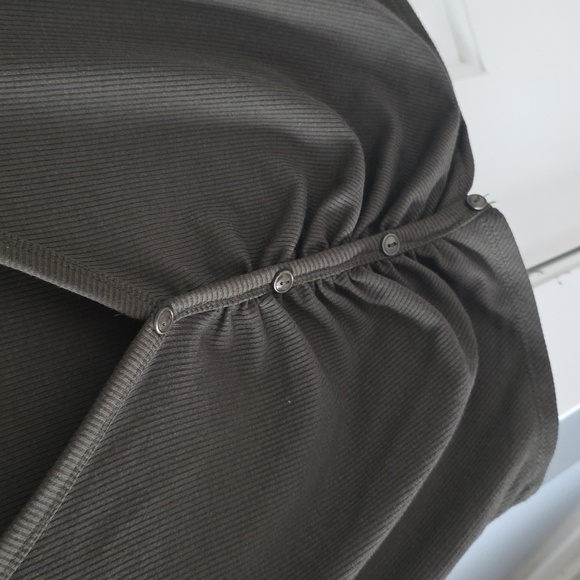 Heart Hips Olive Ribbed Ruched Button-Front Crop Top - Picture 3 of 6